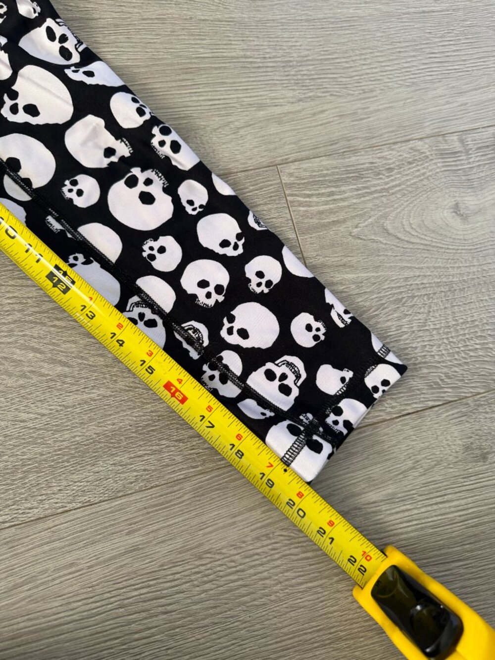 YAS Skull Print Yoga Leggings Womens XS Black White Gothic - Picture 4 of 4